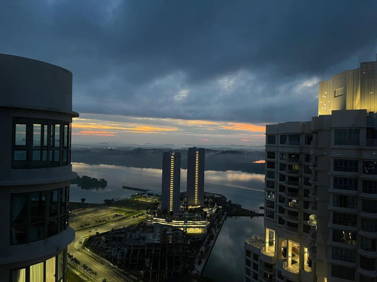 Seaview High Floor Teega Suite At Puteri Harbour Nusajaya  Kültér fotó